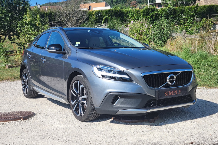 VOLVO V40 CROSS COUNTRY