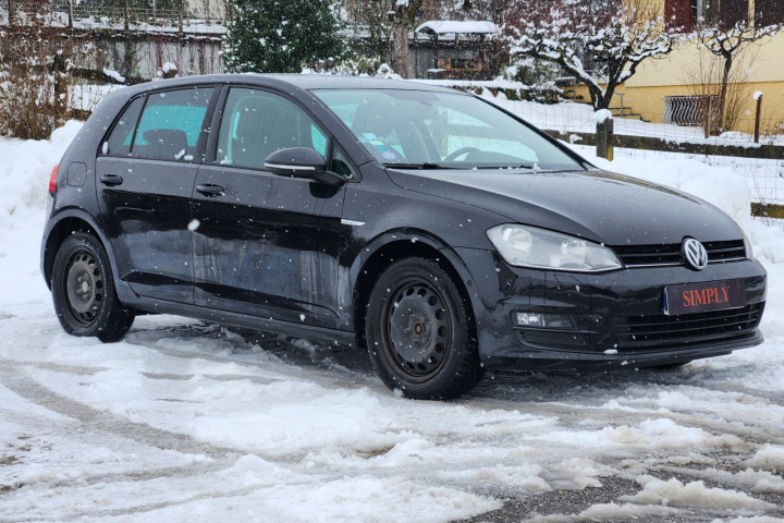 VOLKSWAGEN GOLF