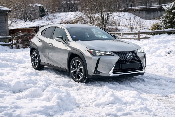 LEXUS UX 250h PREMIUM EDITION