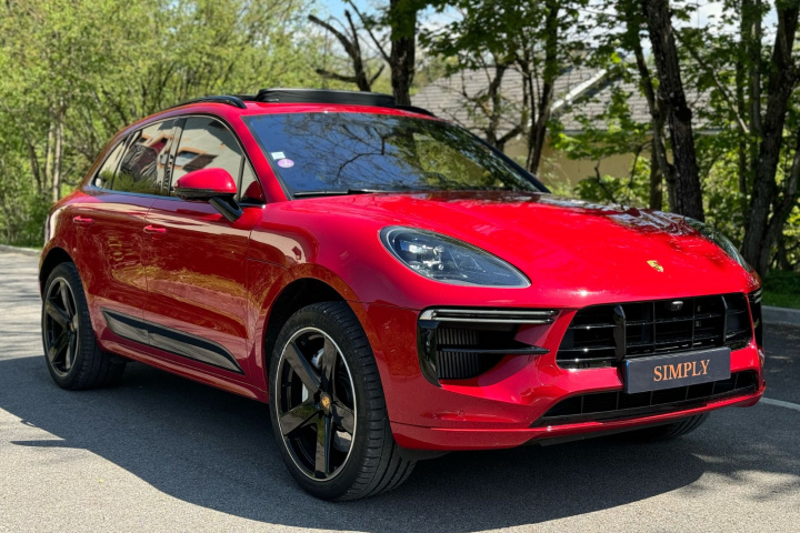 PORSCHE MACAN
