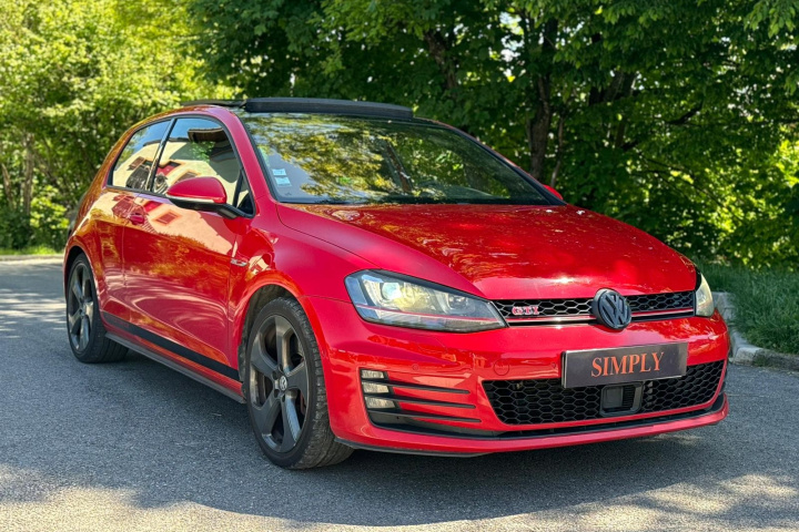 VOLKSWAGEN GOLF