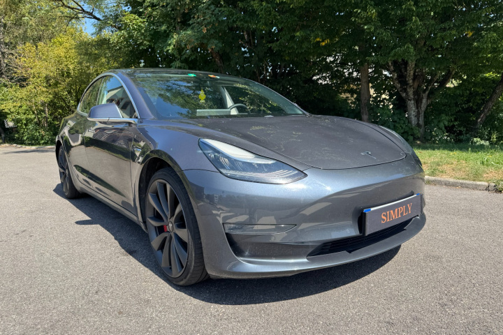 TESLA MODEL 3