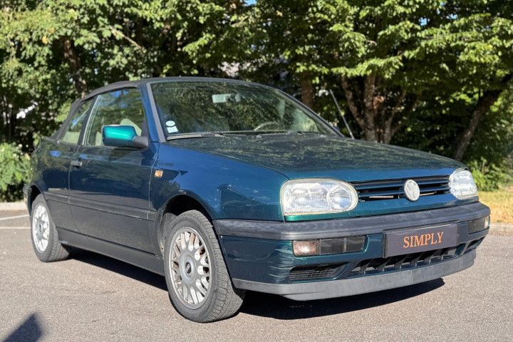 VOLKSWAGEN GOLF CABRIOLET