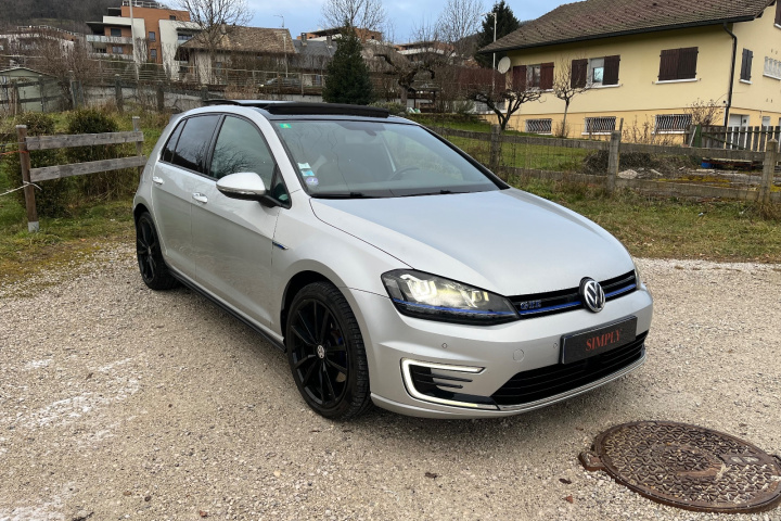 VOLKSWAGEN GOLF